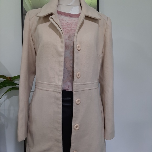 SOLD Long Cream Womens Winter Coat - Size M/L - Picture 2 of 9